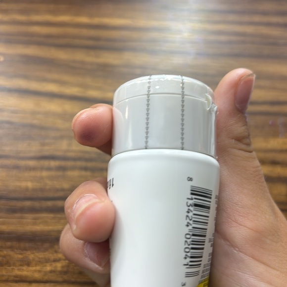 Mini acure brightening facial scrub exfoliate - Picture 3 of 4